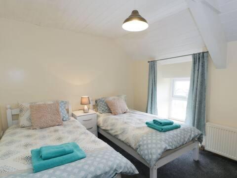 Ty Rhos, Farm Stay, Sleeps 4, Rhoshirwaun 2 Miles From אברדרון מראה חיצוני תמונה