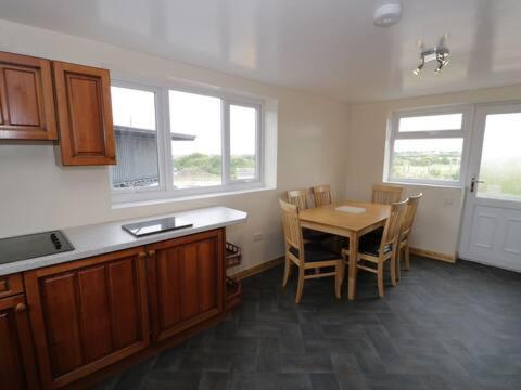 Ty Rhos, Farm Stay, Sleeps 4, Rhoshirwaun 2 Miles From אברדרון מראה חיצוני תמונה