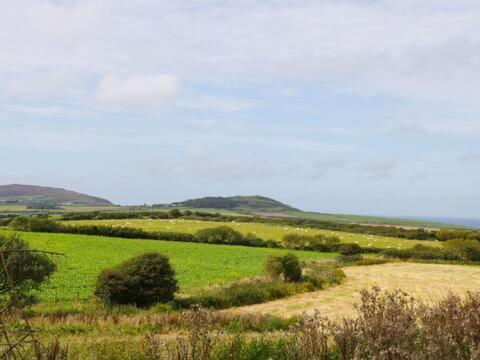 Ty Rhos, Farm Stay, Sleeps 4, Rhoshirwaun 2 Miles From אברדרון מראה חיצוני תמונה